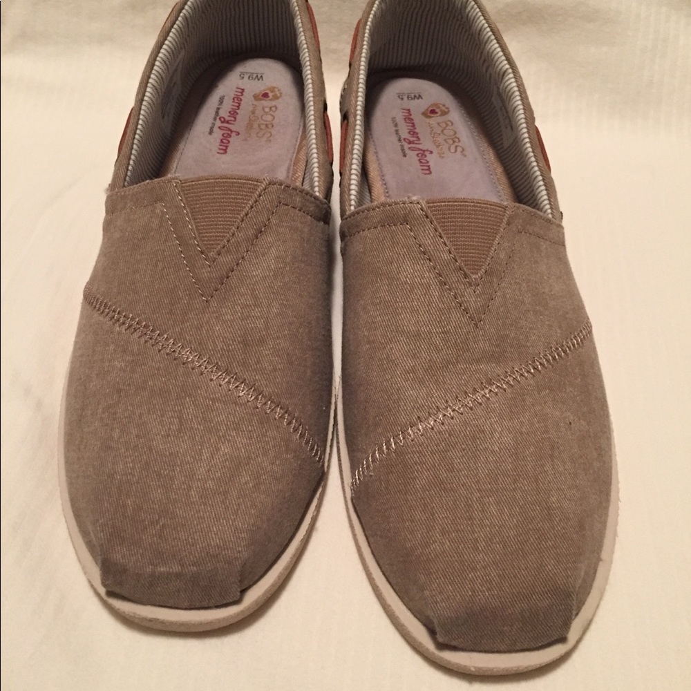 Khaki size 9.5 Skechers. Great used condition.